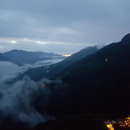 拉拉山周家渡假旅館 Hualing Buitenkant foto
