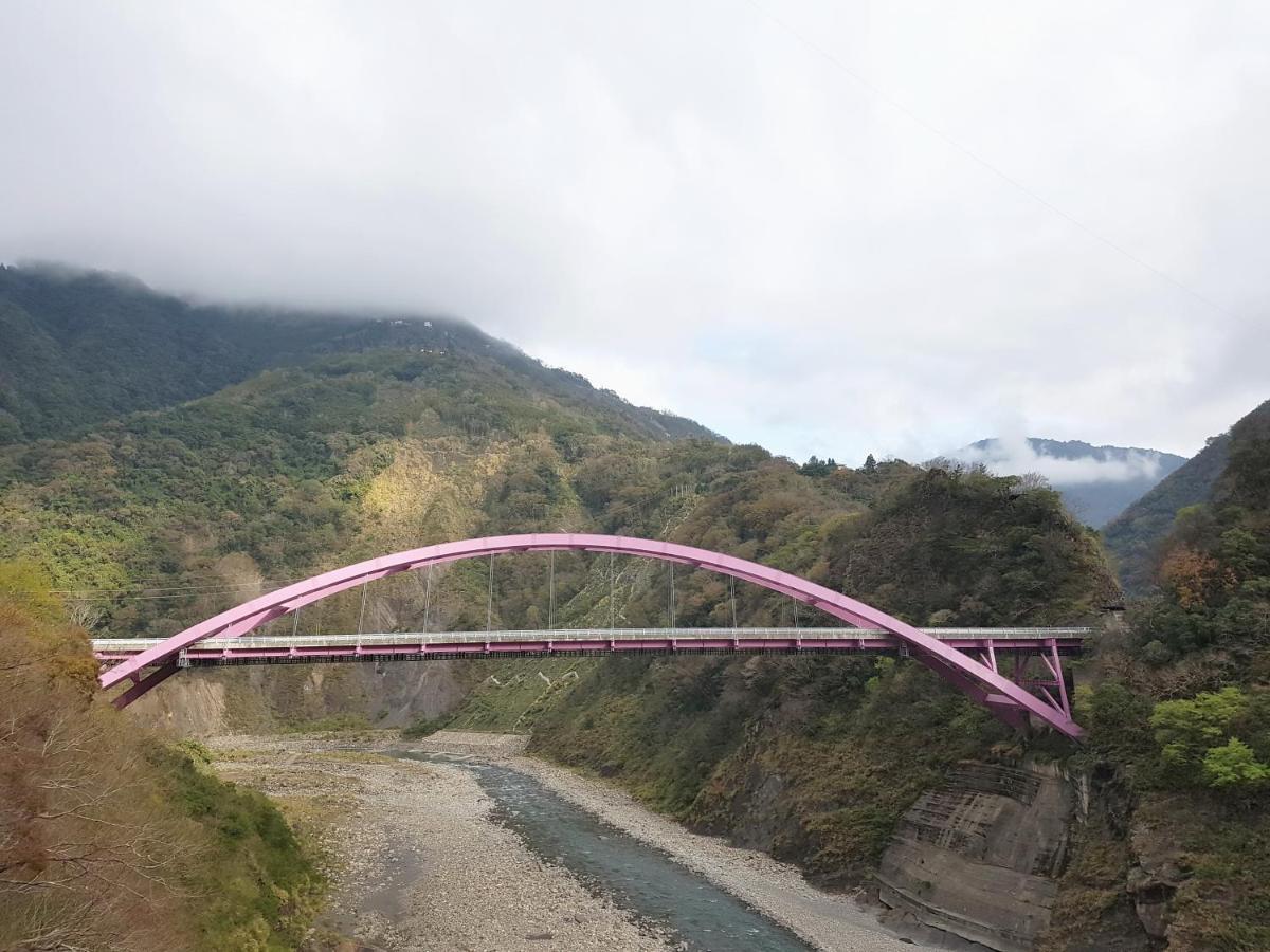 拉拉山周家渡假旅館 Hualing Buitenkant foto