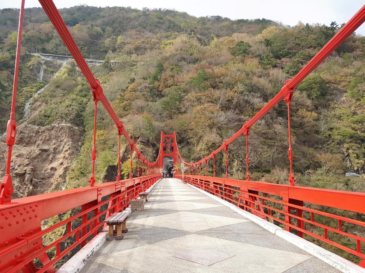 拉拉山周家渡假旅館 Hualing Buitenkant foto